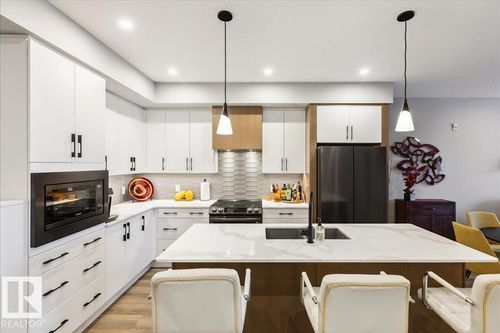 527-7463 May Common Nw, Edmonton, AB, T6R0X1 | Card Image