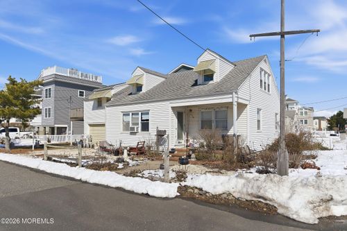27 E 27th St, LONG BEACH TOWNSHIP, NJ, 08008-2520 | Card Image