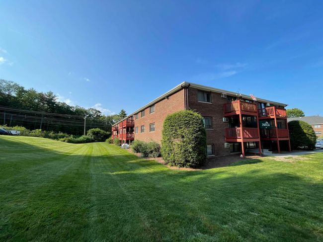 APT-201 - 96 Powers St, Condo with 2 bedrooms, 1 bathrooms and null parking in Milford NH | Image 4