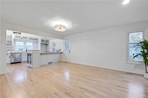 9318 Greenway Ln, Lenexa, KS, 66215-3172 | Card Image