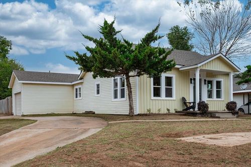 928 S 2nd St, Chickasha, OK, 73018-4706 | Card Image