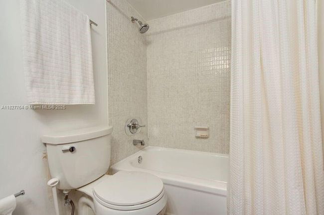 APT-605 - 2655 Collins Ave, Condo with 2 bedrooms, 2 bathrooms and null parking in Miami Beach FL | Image 9