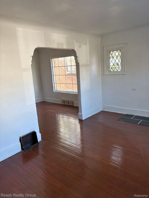 15031 Freeland St, Detroit, MI, 48227-2908 | Card Image