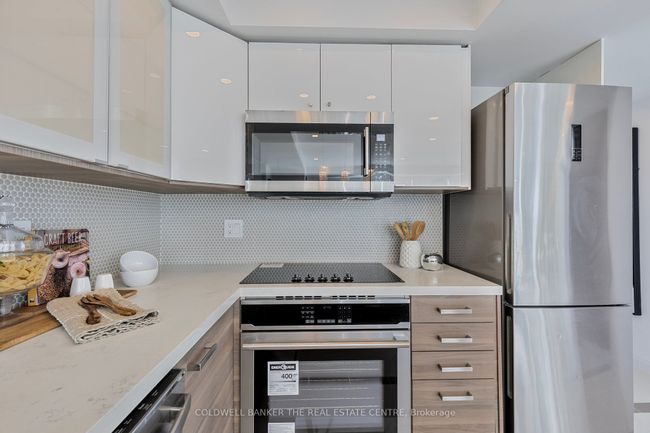 2002 - 99 Harbour Sq, Condo with 2 bedrooms, 2 bathrooms and 1 parking in Toronto ON | Image 32