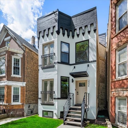 2334 N Oakley Ave, CHICAGO, IL, 60647-3262 | Card Image