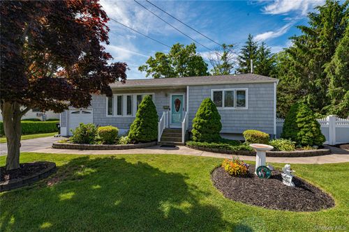 6 45th St, Islip, NY, 11751-1702 | Card Image