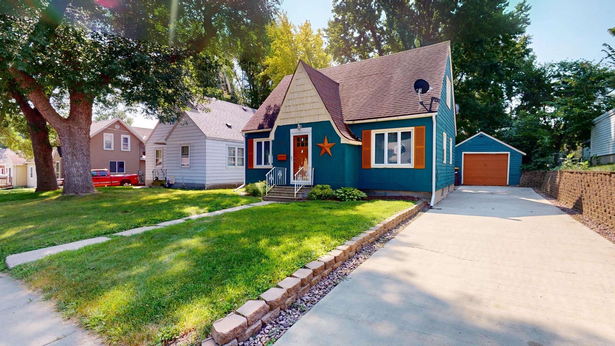 Hawthorne St, Albert Lea, MN 56007