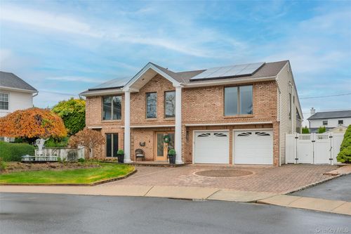 709 Demott Ct, Westbury, NY, 11590-5909 | Card Image