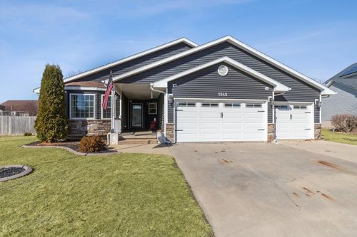 1545 Silver Valley Dr, De Witt, IA, 52742-1062 | Card Image