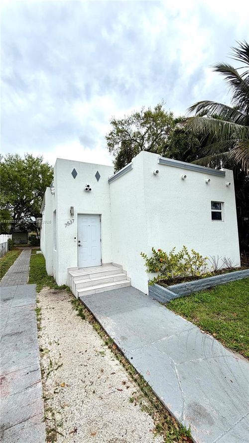 2-7537 Nw 3rd Ave, Miami, FL, 33150-3445 | Card Image