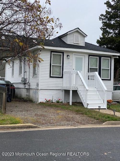 243 Seabreeze Ave, North Middletown, NJ, 07748-5471 | Card Image