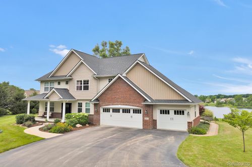 9857 Dartmouth Rd, Clarkston, MI, 48348-2218 | Card Image