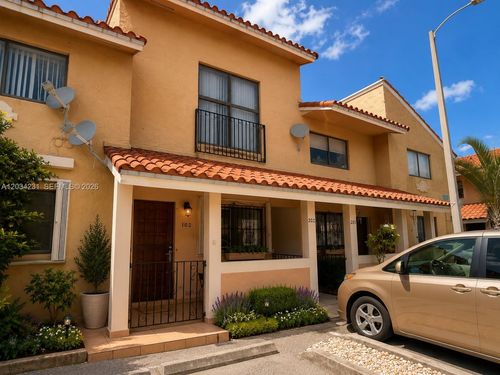 102-2775 W 61st St, Hialeah, FL, 33016-5982 | Card Image