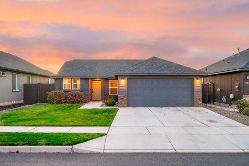 1049 Nw 26th Way, Redmond, OR, 97756 | Card Image