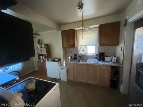 8275 Minock St, Detroit, MI, 48228-3036 | Card Image