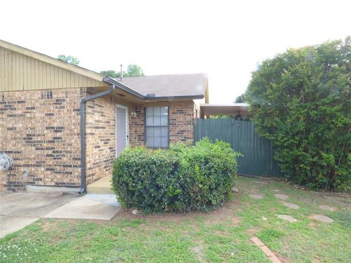 1008 Tall Oaks Dr, Midwest City, OK, 73110-7629 | Card Image