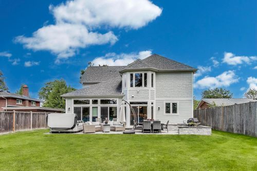 304 Fernwood Ln, Glenview, IL, 60025-4813 | Card Image