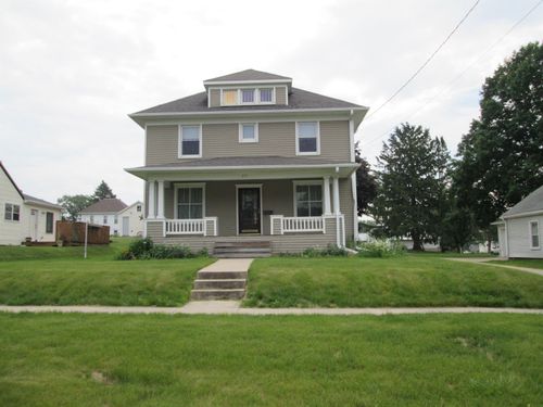 217 S Walnut St, West Union, IA, 52175-1527 | Card Image