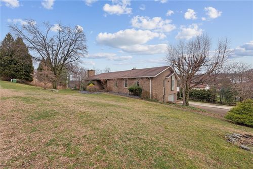 104 Dellview Ct, Greensburg, PA, 15601-3774 | Card Image