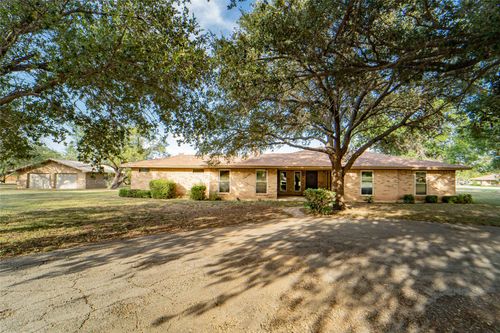 2 London Ln, Breckenridge, TX, 76424-5004 | Card Image