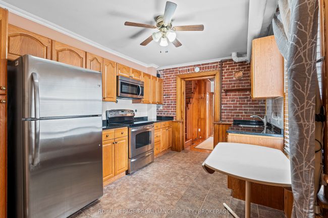 270 Wellington St, House attached with 2 bedrooms, 2 bathrooms and null parking in Kingston ON | Image 11