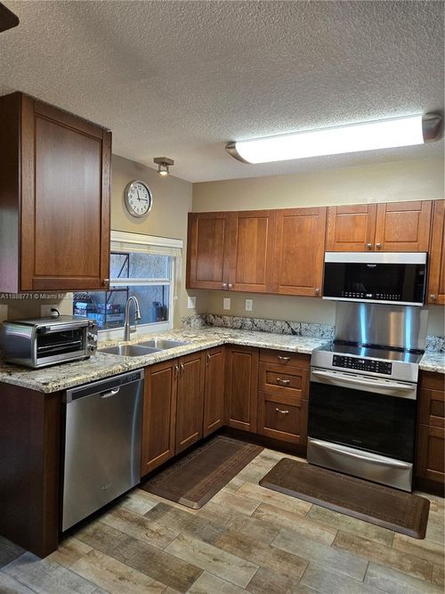 apt-d-5242 Ne 6th Ave, Oakland Park, FL, 33334-3335 | Card Image