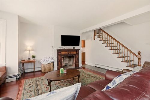 1-22 Summer St, Newport, RI, 02840-1727 | Card Image