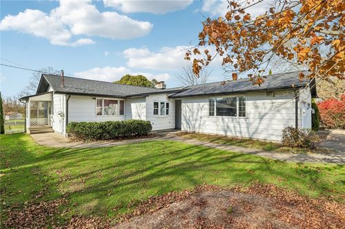 625 Rich Dr, New Castle, PA, 16101-2749 | Card Image