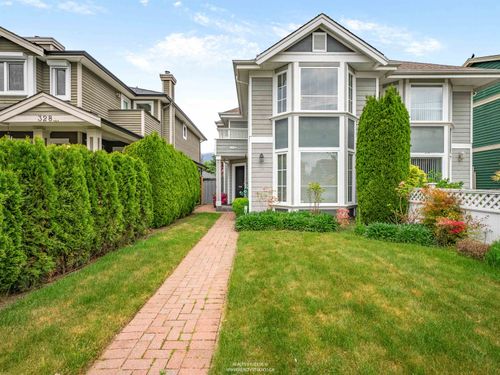 332 E 12th Street, North Vancouver, BC, V7L2J9 | Card Image