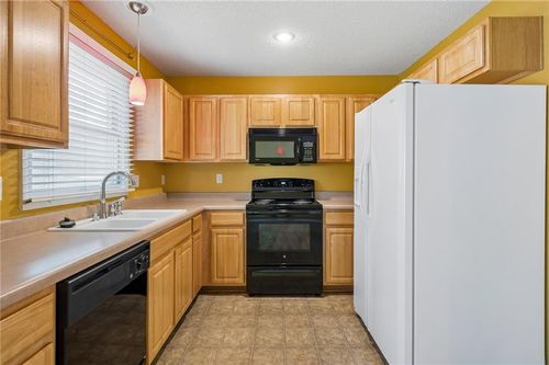 13108 Washington Ct, Kansas City, KS, 66109-5320 | Card Image