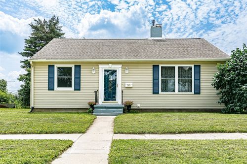 310 E 9th St, Vinton, IA, 52349-1834 | Card Image