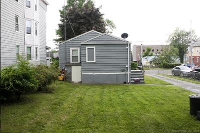 458 Jackson Avenue, House other with 2 bedrooms, 1 bathrooms and null parking in Stratford CT | Image 3