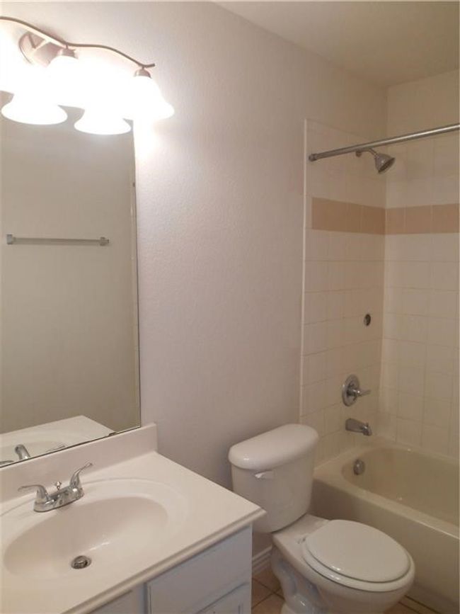 Full Bath on 2nd floor | Image 19