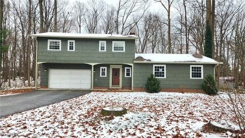 8556 Barbara Dr, Mentor, OH, 44060-1917 | Card Image