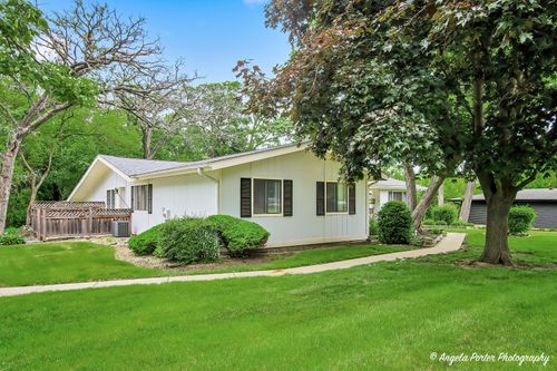 4-915 Royal Dr, McHenry, IL, 60050-4273 | Card Image