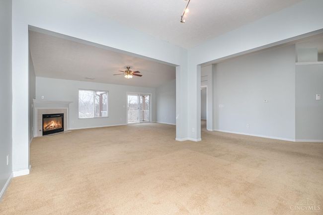 5406 Scarletoak Dr, Condo with 2 bedrooms, 2 bathrooms and null parking in Cincinnati OH | Image 4