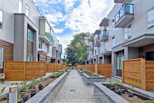 unit-5-25 Dervock Cres, Toronto, ON, M2K0G7 | Card Image