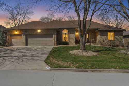 1933 S Oakmont Avenue, Springfield, MO, 65809 | Card Image