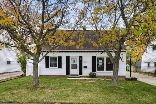 26430 Drakefield Ave, Euclid, OH, 44132-1909 | Card Image