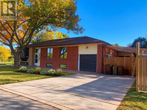 149 Bishop Avenue, Toronto (Newtonbrook East), ON, M2M1Z7 | Card Image