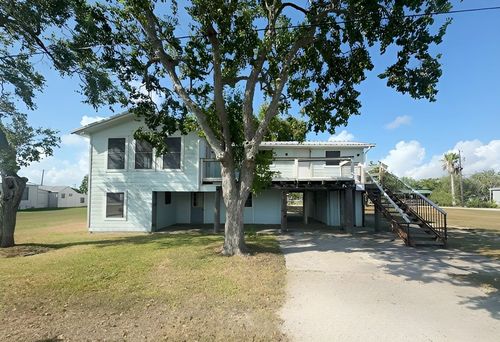50 N Vivian Stevens St, Port Lavaca, TX, 77979-7213 | Card Image