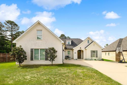 2401 Aberdeen Dr, Bryant, AR, 72019-6006 | Card Image