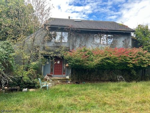 6 Fire Thorn Dr, Milford, NJ, 08848-1820 | Card Image