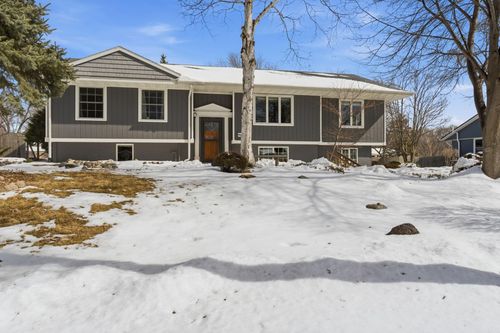 909 16th St Sw, Willmar, MN, 56201-2819 | Card Image