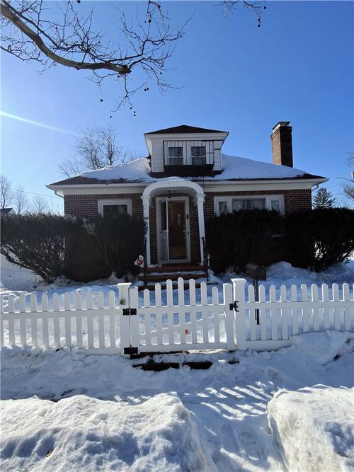 390 Montgomery Street, Cranston, RI, 02905 | Card Image