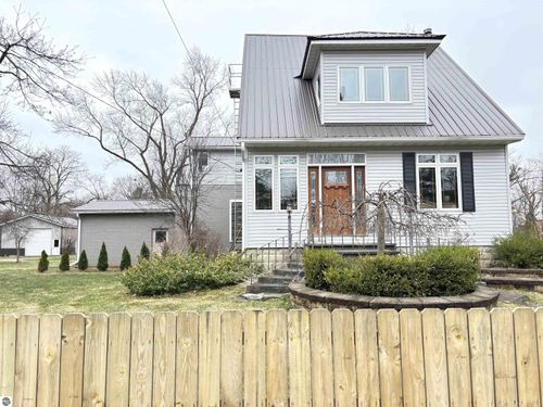 1318 E Broadway St, Mt. Pleasant, MI, 48858-2929 | Card Image