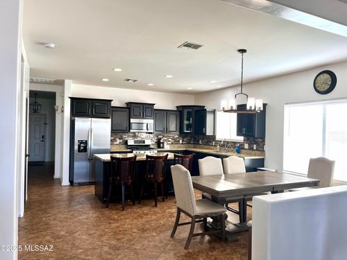 210 W Andrew Potter St, Corona de Tucson, AZ, 85641-2144 | Card Image