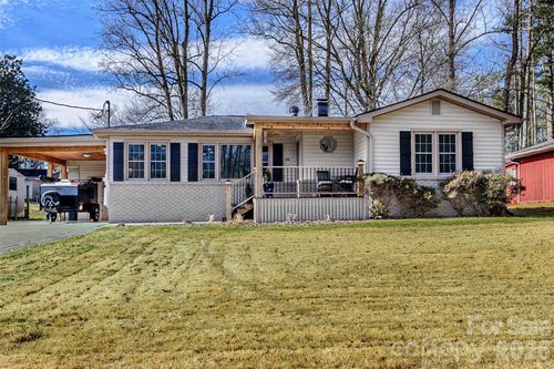 116 Thornbird Ave, Hendersonville, NC, 28792-6876 | Card Image