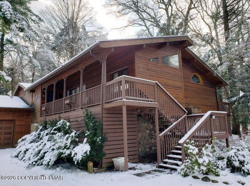 3530 Spruce Cabin Rd, Cresco, PA, 18326-7922 | Card Image