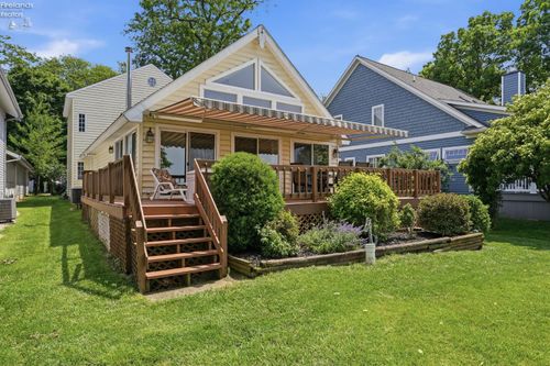 3594 S Memorial Shoreway Dr, Marblehead, OH, 43440-2366 | Card Image